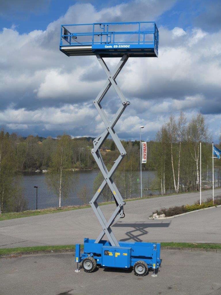 Sakselift batteri arb.h <12m platformbredde>90cm